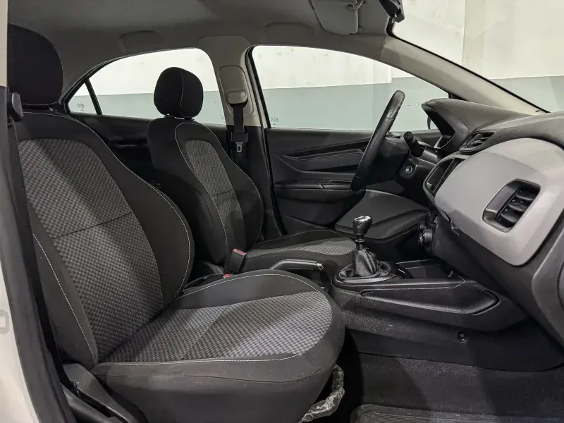 CHEVROLET Onix Joy — foto 8