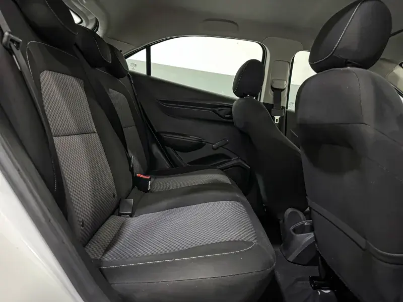 CHEVROLET Onix Joy — foto 6