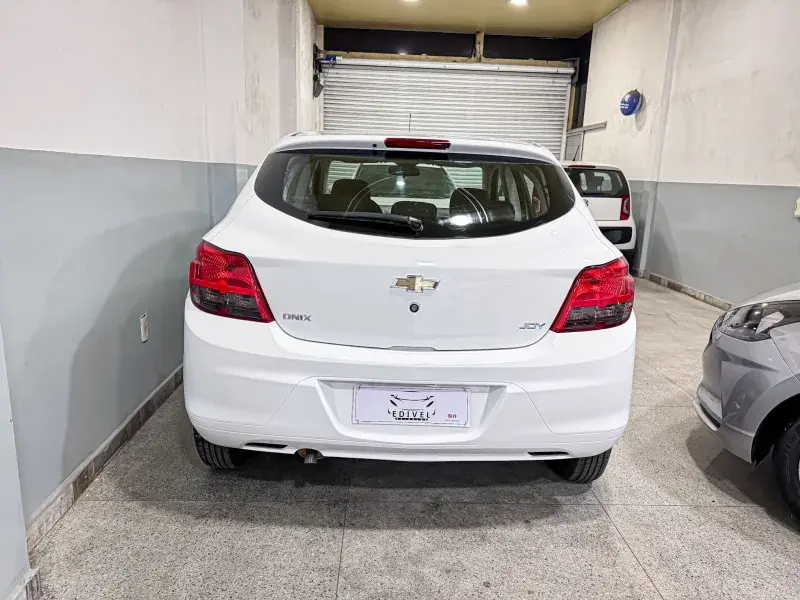 CHEVROLET Onix Joy — foto 4