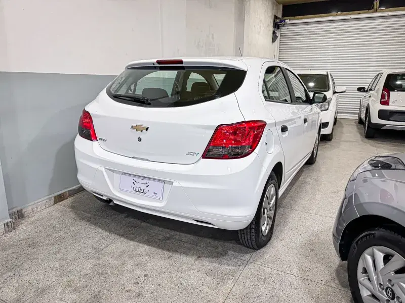 CHEVROLET Onix Joy — foto 3